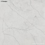 Кварцевая столешница для кухни под мрамор белого цвета с мойкой фото