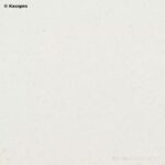 Изысканная белоснежная столешница из камня фото