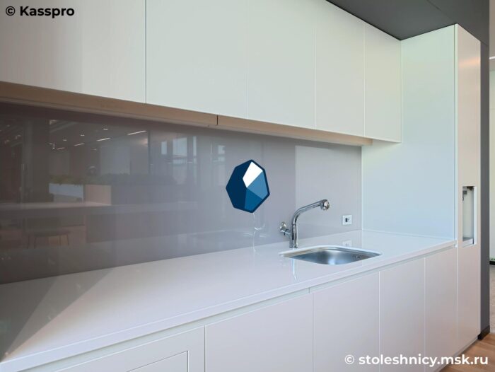 himacs-s028-alpine-white-kuhnya1-photo-01 Белоснежно-глянцевая столешница из камня фото