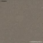 Серо-коричневая матовая столешница из кварцевого агломерата для кухни фото