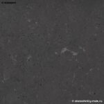 Интегрированная с мойкой матовая кварцевая столешница с фартуком фото