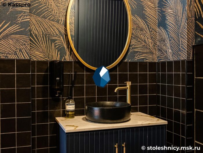 silestone-versailles-ivory-vannaya1-photo-01 Глянцевая небольшая кварцевая столешница в ванную под мрамор фото