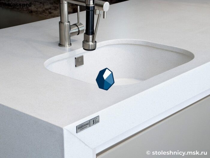 silestone-white-storm14-kuhnya1-photo-01 Столешница из кварцевого агломерата для кухни в крапинку с мойкой фото