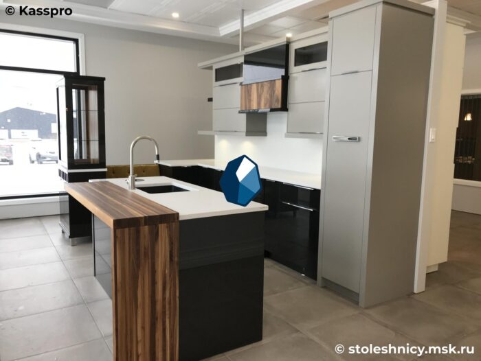 technistone-brilliant-white-kuhnya2-photo-01 Угловая белая столешница из кварцевого агломерата для кухни с мойкой фото