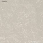 Бежевая столешница в ванную из кварцевого агломерата под мрамор фото