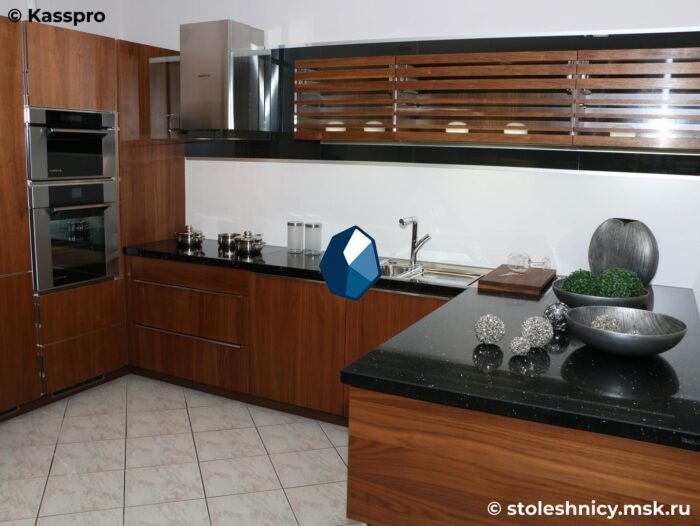 technistone-starlight-black-kuhnya2-photo-01 Угловая черная глянцевая столешница из кварца для кухни фото
