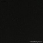 Угловая черная кухонная столешница из кварцевого агломерата с бортиком фото