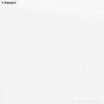 Кухонная интегрированная с мойкой столешница из кварца с фартуком фото
